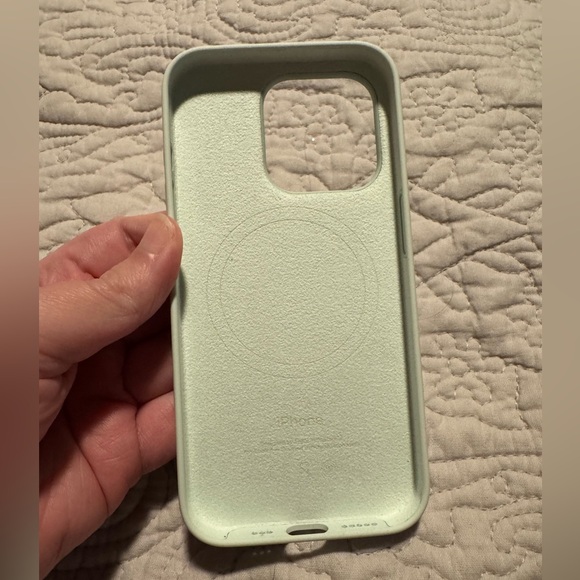 Apple iPhone 15 Pro Silicone Case Soft Mint - Picture 4 of 8